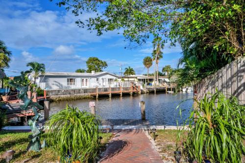 Purely Pompano, Pool, Water front, Paddleboard, Beach, 5 bedroom 3 bath thumb 4