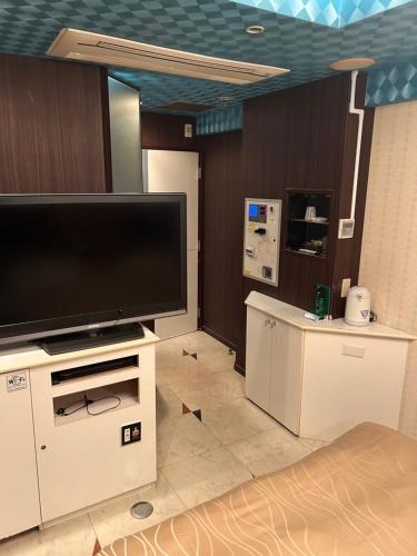 Hotel AKAIKUTSU - Adult Only near สวนซันเคเอ็น