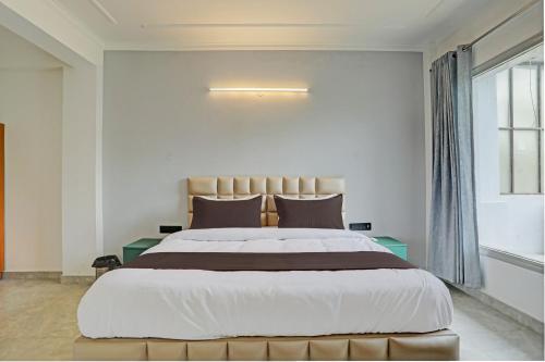 Deluxe King Room image 4