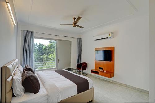 Deluxe King Room image 5