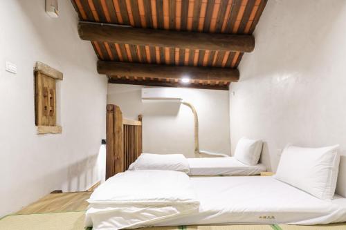 First Floor Inn (Yi Lou Wen Lü) - 숙소 외관