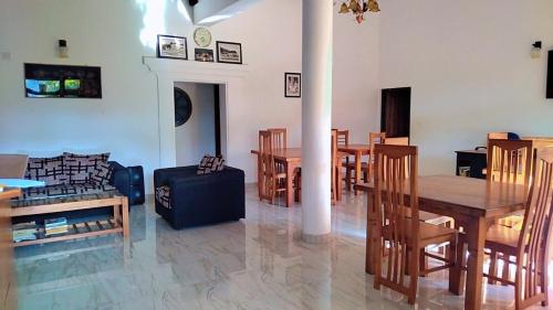 Kandy Inn by Moon hills - image 4