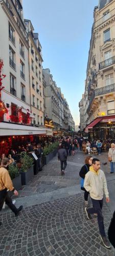 32 Atelier Paris Fashion - image 8