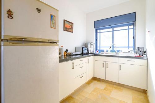 Kitchen, Magnificent dead-sea view in North Dead Sea