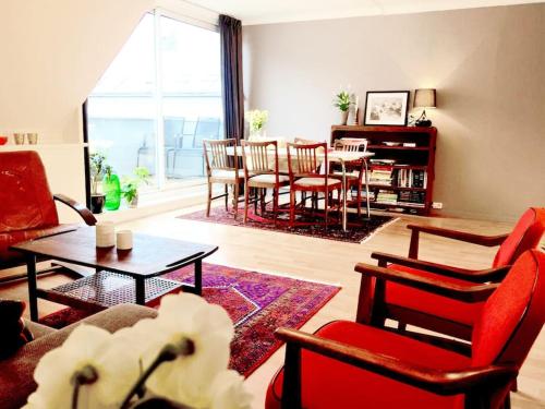 Central 2BR with balconies and art in historical university area, Bergen (foto 2)