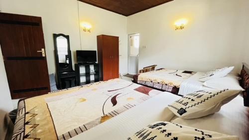 Double or Twin Room with Garden View image 9