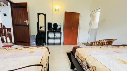 Double or Twin Room with Garden View image 8