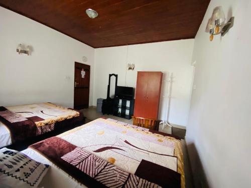 Double or Twin Room with Garden View image 6