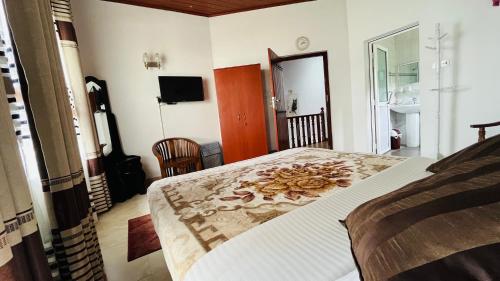 Standard Double Room with Balcony image 8