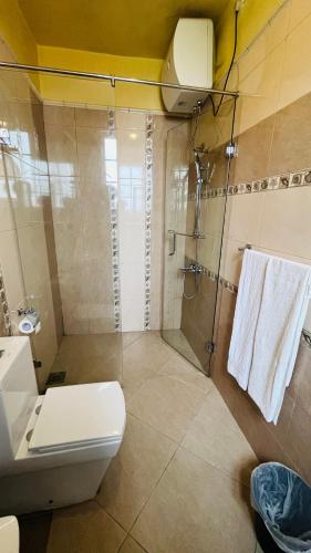 Double or Twin Room with Garden View image 4