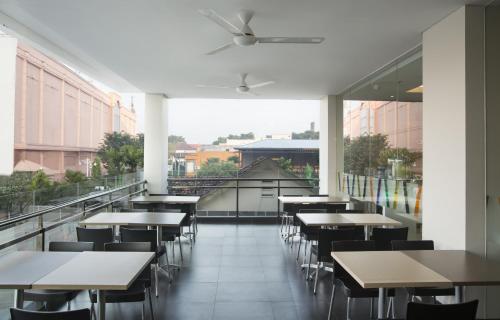 Restaurante, Amaris  Hotel Madiun in Madiun