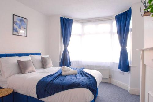 Vibrant 4 Bedroom House With Game Area & Garden in Bitterne Park