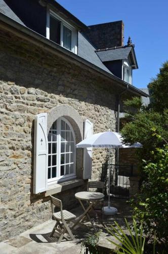 Ty ker Aziliz : maison de ville au calme in 迪南