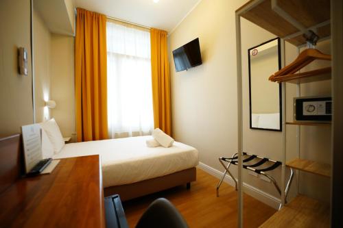 Small Double Room (Ground Floor)