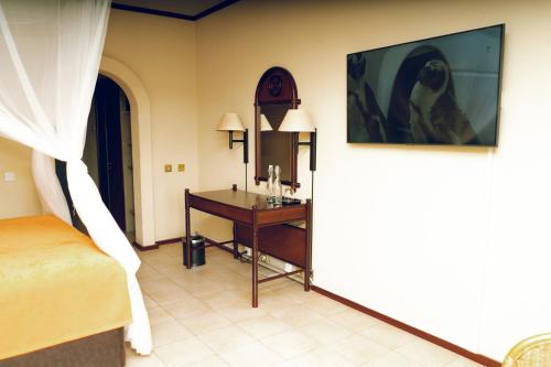 Double Room with Golf Course View image 6