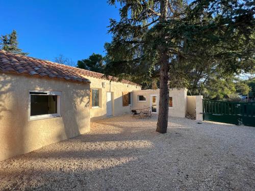 Jolie maison individuelle 45m2 - Location saisonnière - Saint-Mitre-les-Remparts