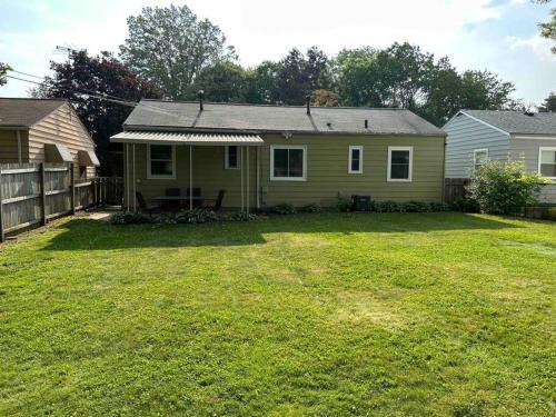 Close to airport* Pets*Fenced yard*A/C & Fast WIFI, Cleveland (photo 6)
