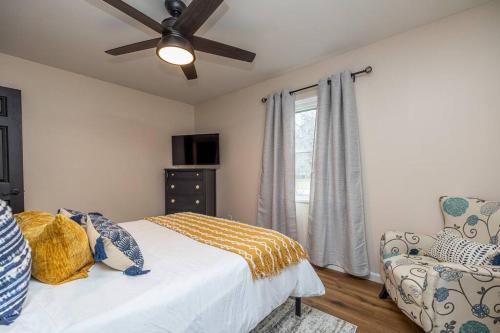 Close to airport* Pets*Fenced yard*A/C & Fast WIFI, Cleveland (photo 10)
