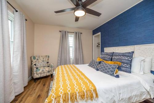 Close to airport* Pets*Fenced yard*A/C & Fast WIFI, Cleveland (photo 2)