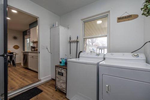 Close to airport* Pets*Fenced yard*A/C & Fast WIFI, Cleveland (photo 3)