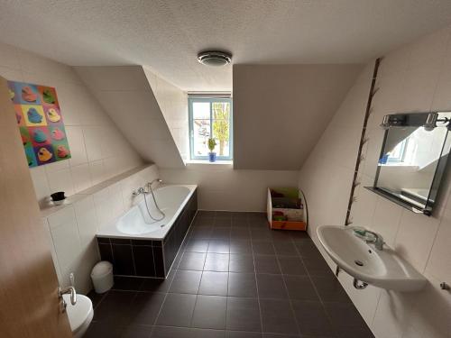 浴室, Ferienhaus am Beverinsee in 利本瓦爾德