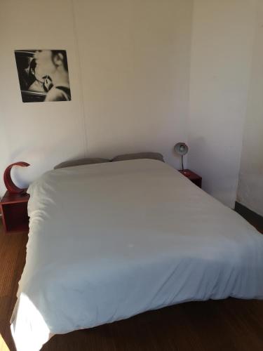 Bnb 4 personnes 5 mn métro Bourg entrée et sdb indépendantes - Chambre d'hôtes - Lille