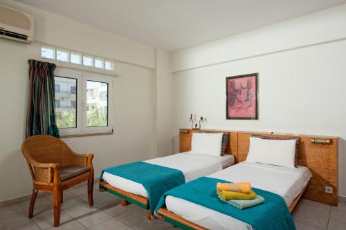 2 twin beds