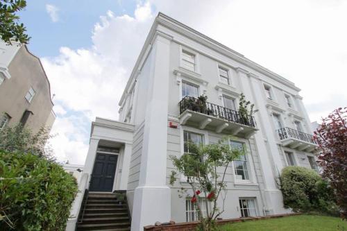 Stunning Arty Apartment in the heart of Clifton