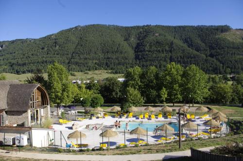 Village de Gites le Colombier - image 11