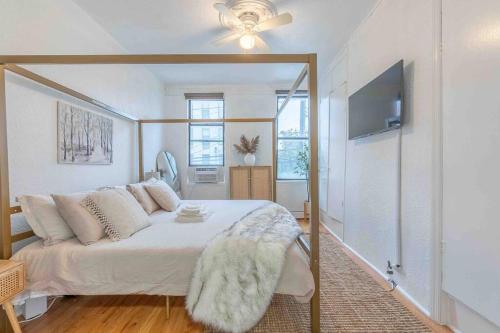 Canopy King Bed 15mins from NYC By EWR Airport in Hoboken, USA