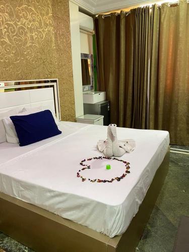 2 twin beds