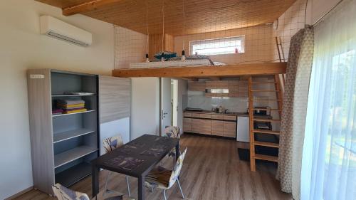 virtuve, Orlická přehrada Chata Malá (Orlicka prehrada Chata Mala) in Kožlí