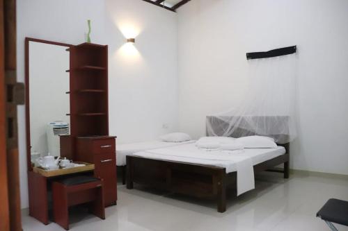 1 double bed, 1 twin bed