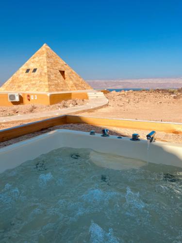 Deadsea OCTAGON in มาดาบา