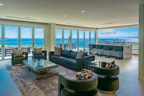 La Jolla Paradise with Ocean Views Pool and Spa in San Diego, USA