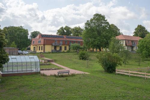 Ferienwohnungen - barrierefrei - im sanierten Gutshof