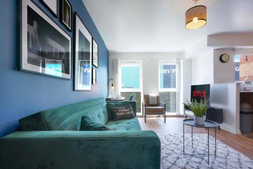 Stylish Apartment - Walking Distance to the City Centre - Free Parking, Fast Wi-Fi and SmartTV with Netflix by Yoko Property