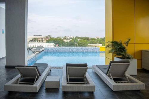 Lovely 2 Bedroom Loft/Duplex - Labone in Labone