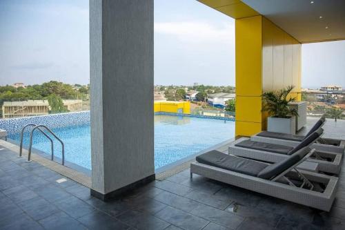 Lovely 2 Bedroom Loft/Duplex - Labone in Labone