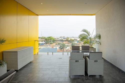 Lovely 2 Bedroom Loft/Duplex - Labone in Labone