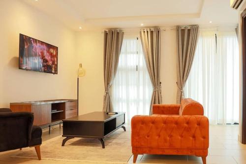Lovely 2 Bedroom Loft/Duplex - Labone in Labone