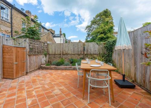 Gorgeous Garden Apartment *Cafes/Bars/Beach within minutes*