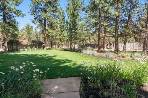 Big Bear with Patio with Fire Pit - image 8