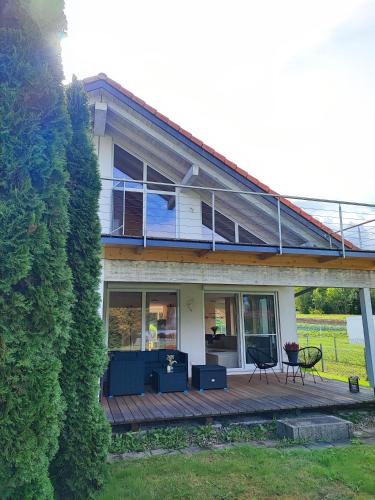 Wunderschönes Haus am See - Seeblick, großer Garten, Südbalkon, Carport & Smart-TV
