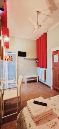 Double Room image 7