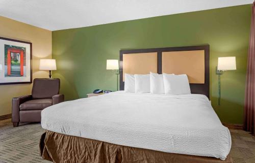 Studio with 1 King Bed - Non-Smoking room in Extended Stay America Suites - Houston - Galleria - Uptown