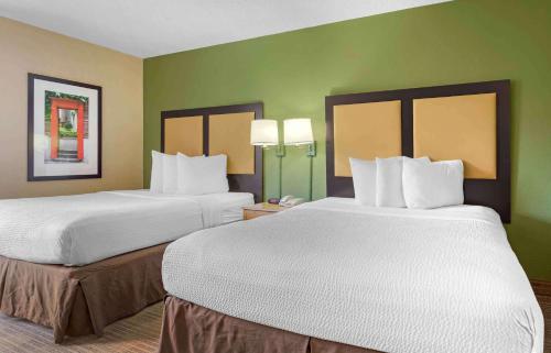 Studio with 2 Queen Beds - Non-Smoking room in Extended Stay America Suites - Houston - Galleria - Uptown