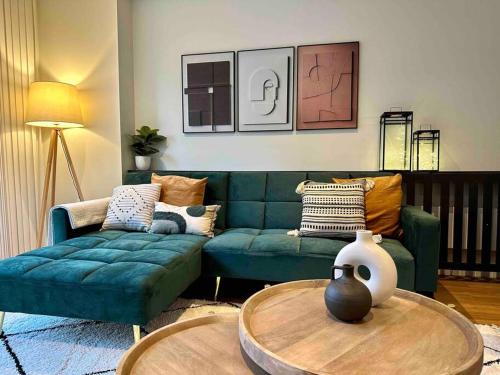 Luxury 2 Bed 2 Bath Central Manchester - Tap to explore photos
