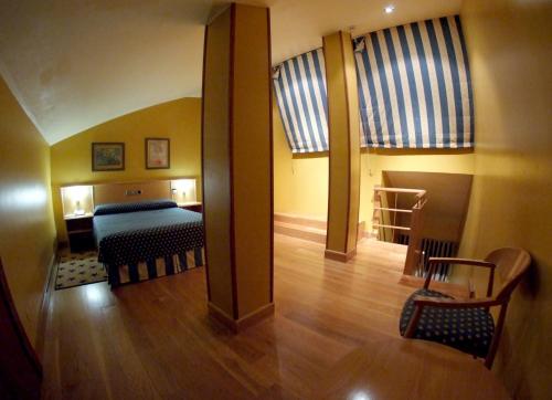 3 twin beds