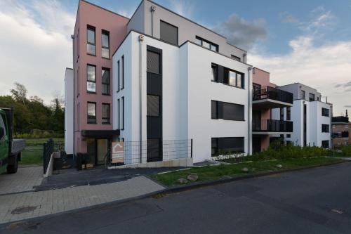 T&K Apartments - Bergisch Gladbach - 7 Comfortable Apartments - 20 min to Fair Messe Cologne